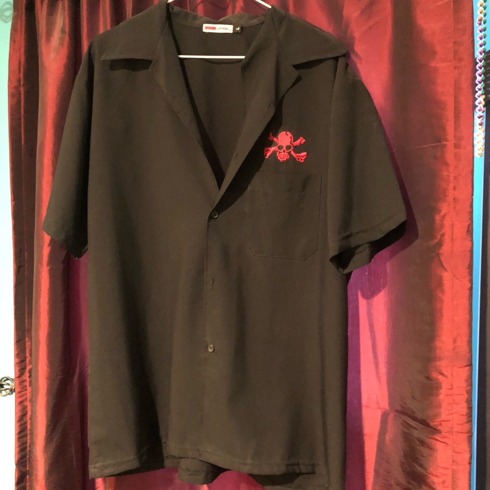 Men’s black button-up skull shirt